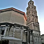 Sfinga In The Heart Of Diocletian's Palace * Σπλιτ