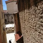 Sfinga In The Heart Of Diocletian's Palace Σπλιτ