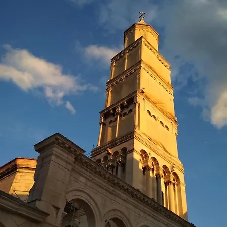 Sfinga In The Heart Of Diocletian's Palace * スプリト