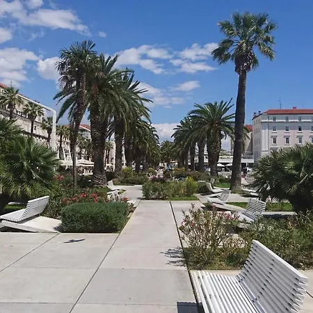 Sfinga In The Heart Of Diocletian's Palace Apartman Split
