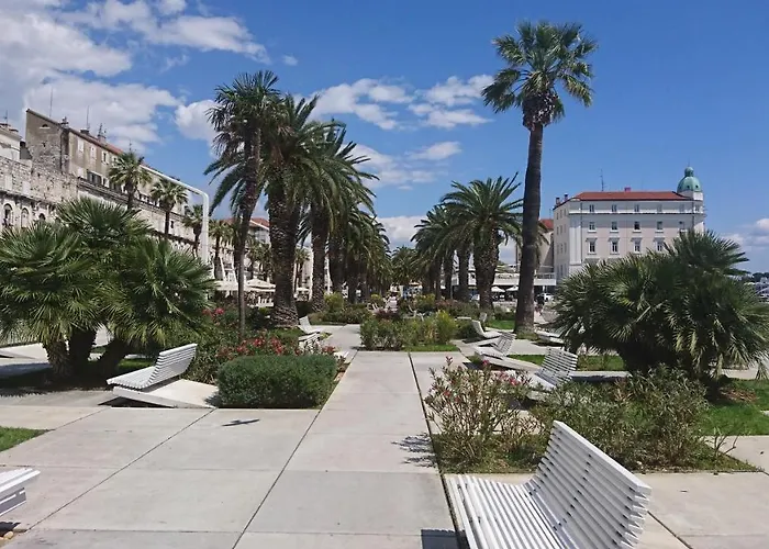 Sfinga In The Heart Of Diocletian's Palace Apartman Split