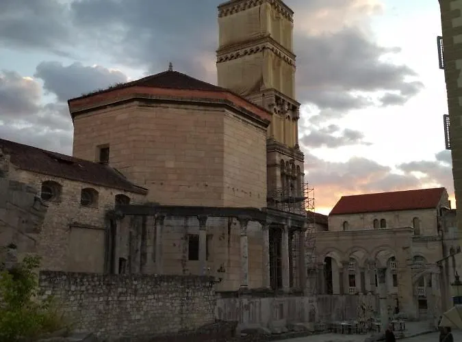 Apartman Sfinga In The Heart Of Diocletian's Palace Split