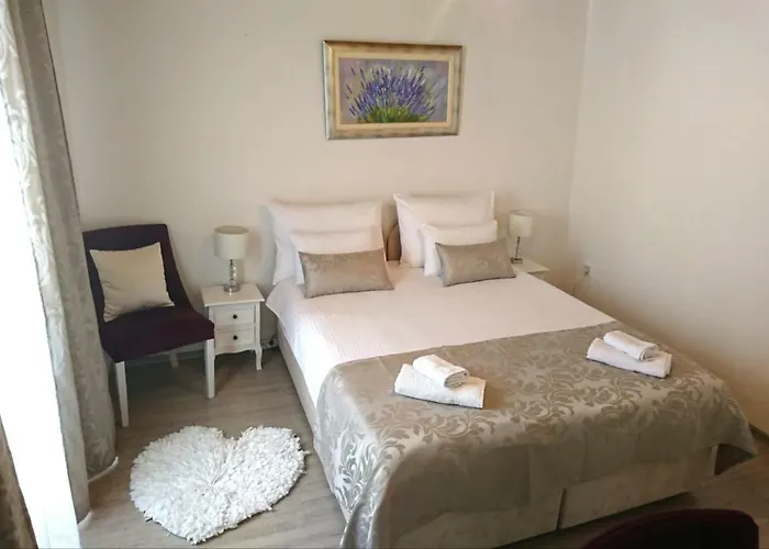 Sfinga In The Heart Of Diocletian's Palace Apartman