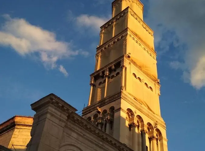 Sfinga In The Heart Of Diocletian's Palace * Сплит