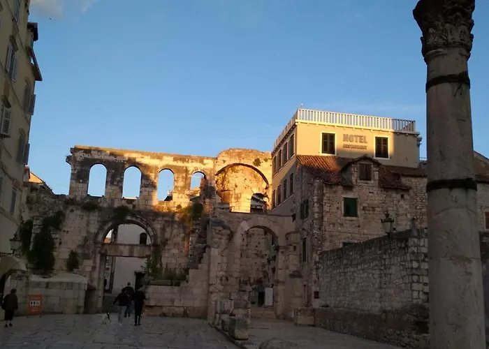 Sfinga In The Heart Of Diocletian's Palace * Сплит