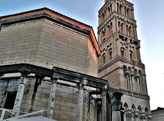 Sfinga In The Heart Of Diocletian's Palace * Сплит