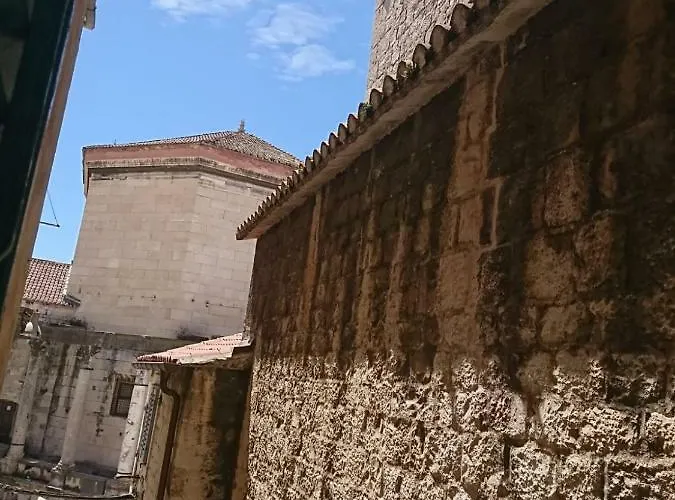 Апартаменты Sfinga In The Heart Of Diocletian's Palace Сплит