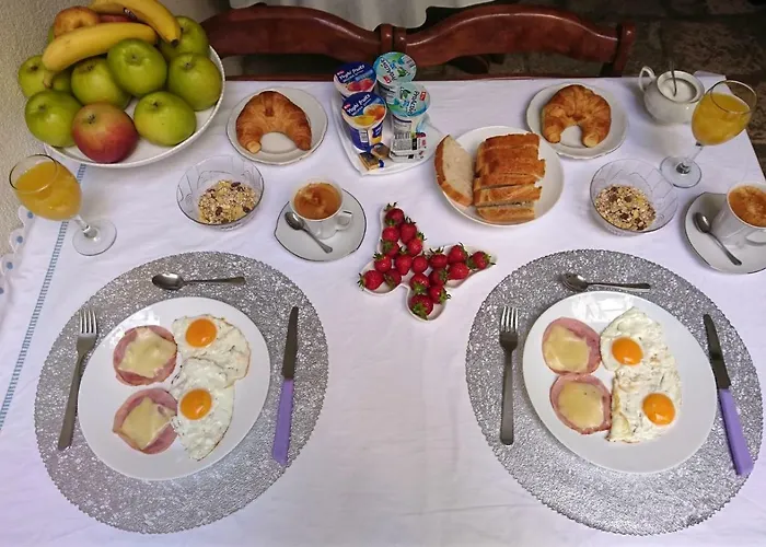 Sfinga In The Heart Of Diocletian's Palace Сплит