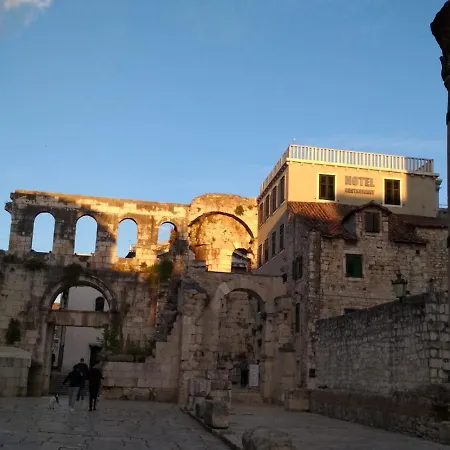 Sfinga In The Heart Of Diocletian's Palace * Split