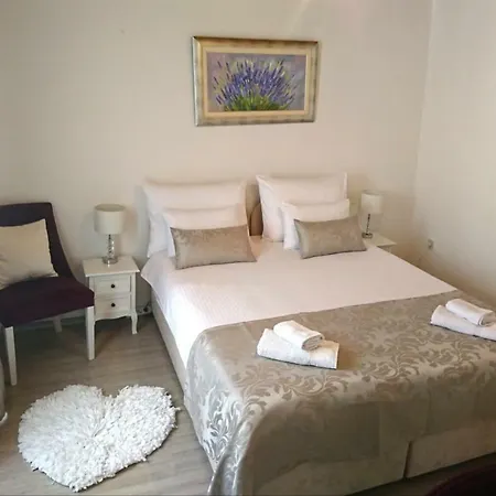 Sfinga In The Heart Of Diocletian's Palace Apartmán